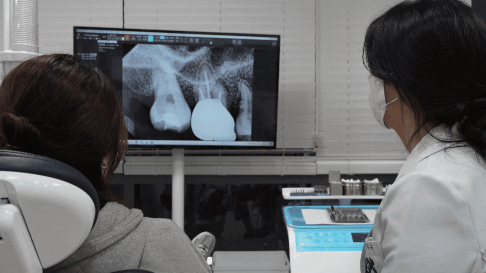 아래 앞니 임플란트 잇몸 염증 고름으로 인한 흔들림이 심해질때 관련 이미지 1