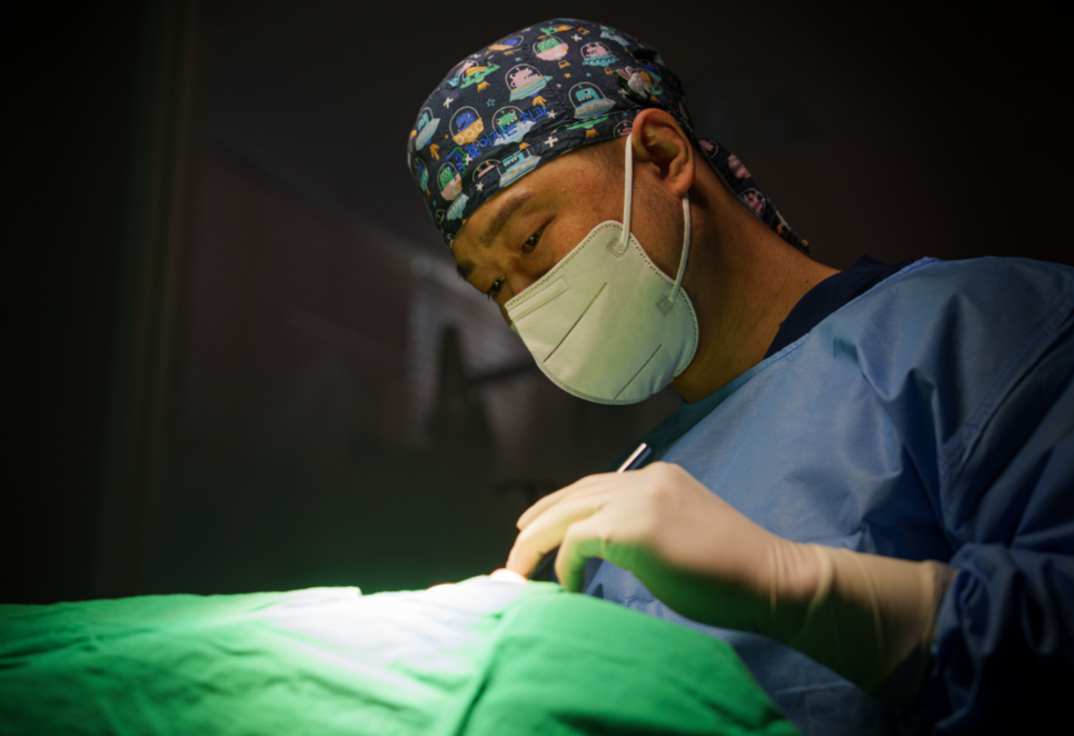 임플란트 대체 수술이 부담스러울 때는 브릿지 치료 관련 이미지 4