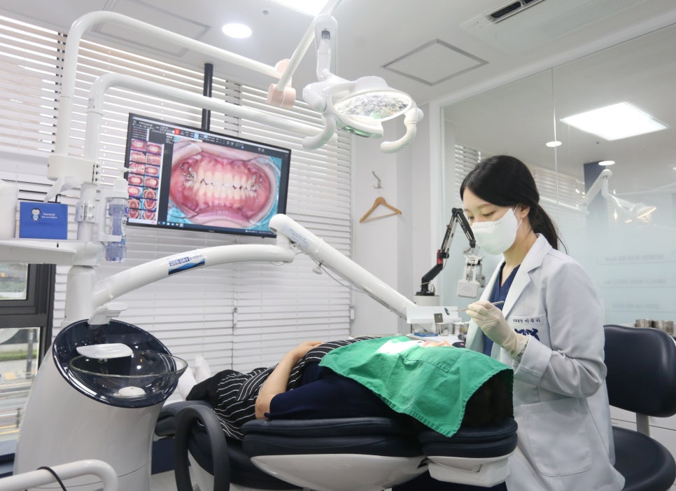 교정 중 충치 치료 먼저? 계속 방치? 알려드립니다. 관련 이미지 5