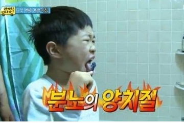 칫솔 선택법 손으로 닦는게 더 좋나요? 전동칫솔이 괜찮나요? 관련 이미지 3