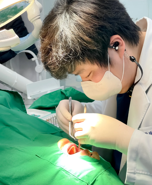 천호동 임플란트 앞니가 왜 어렵다는거죠? 수술이 안된다는데... 관련 이미지 1