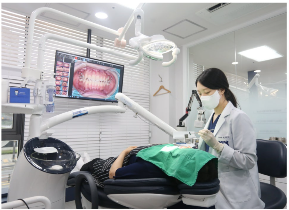 성인 치아교정 기간 평균 2년이 소요되는 까닭은? 관련 이미지 5