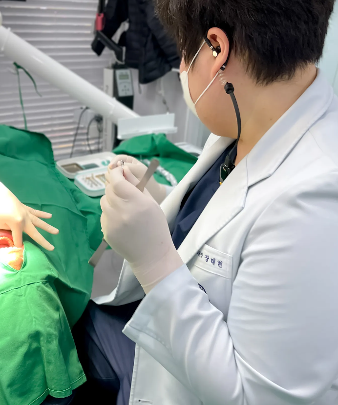 상일동 임플란트 수술 시 통증 걱정이 되시는 환자분들께 관련 이미지 2