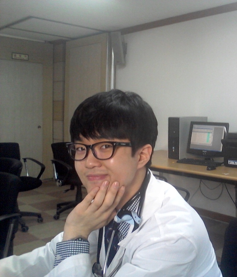 모영웅 대표원장 해초필링(FCR peeling) 피부관리영상...! 멍게피부가 사과피부가 되는 과정을 보여드립니다^^ 관련 이미지 13
