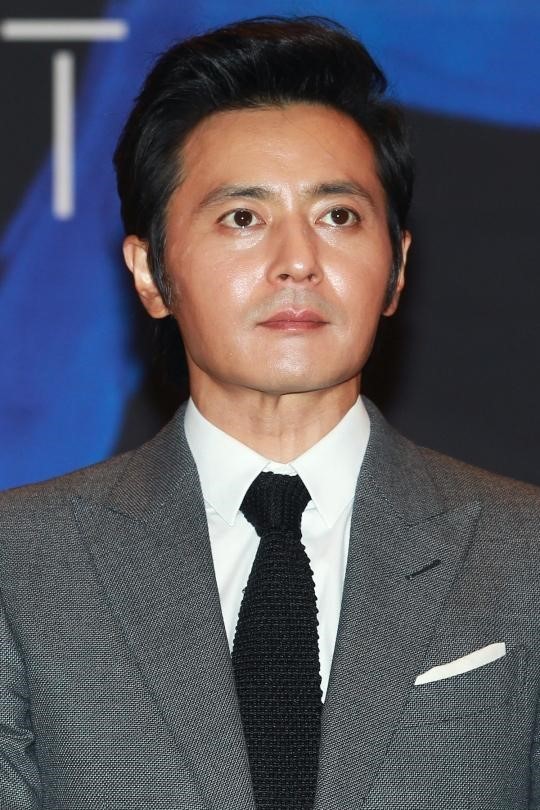 남자눈성형: 무쌍눈매교정 (Blephroptosis correction-levator aponeurosis advancement) 관련 이미지 2