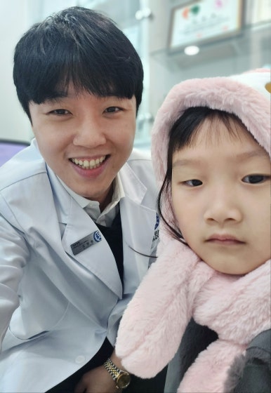 수면으로 치료해준 아기에게 빼빼로 받았어요!^^ 관련 이미지 7