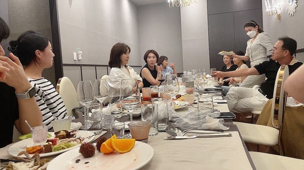 이게얼마만이예요? 더스타치과의원 회식  :리버사이드 호텔 더가든키친: 관련 이미지 3