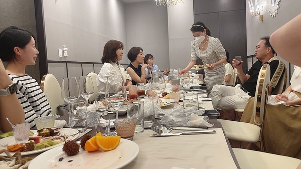 이게얼마만이예요? 더스타치과의원 회식  :리버사이드 호텔 더가든키친: 관련 이미지 2