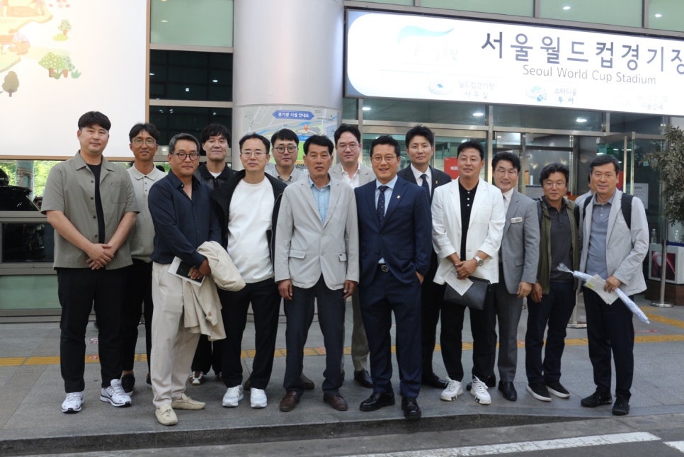 강남더스타치과 하현 대표원장, 월드컵예선경기 VIP석에서 &lsquo;축구팬&rsquo;으로 함께하다 관련 이미지 5