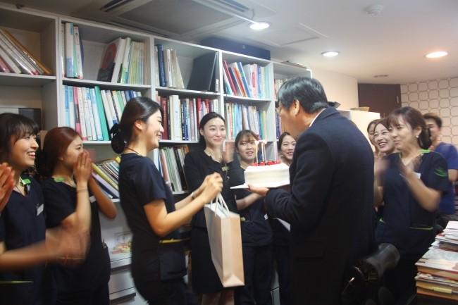 라임나무치과 명동점 대표원장 김인수 박사님의 생신파티 후기! 관련 이미지 5