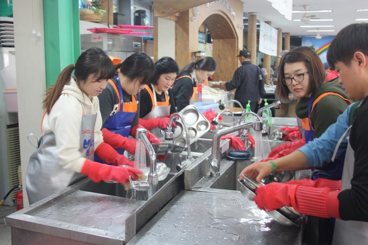 라임나무 가족들의 밥퍼 봉사 후기를 공개합니다. 관련 이미지 26