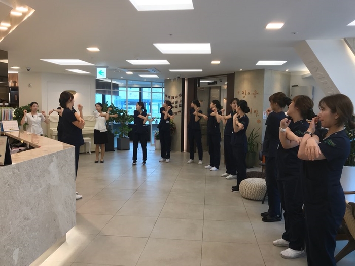 깊이있는말 듣기좋은말 당신이 듣고싶은말은? 라임나무치과병원 월요 조회시간 ~♥ 관련 이미지 1