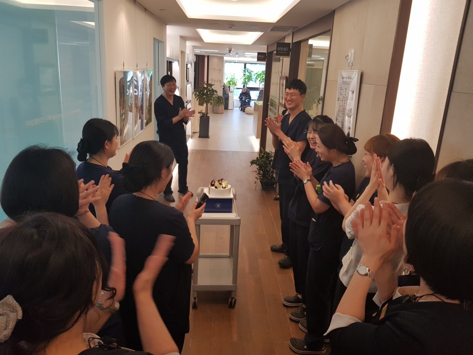 라임나무치과 가족들의 생일파티! 관련 이미지 2