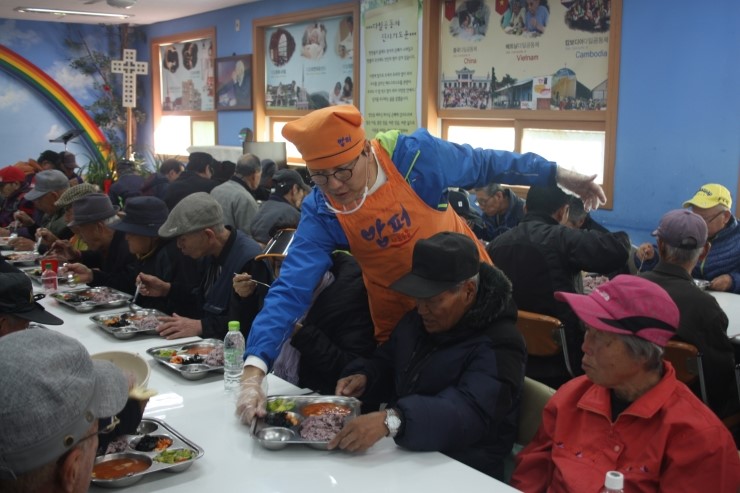 라임나무 가족들의 밥퍼 봉사 후기를 공개합니다. 관련 이미지 19