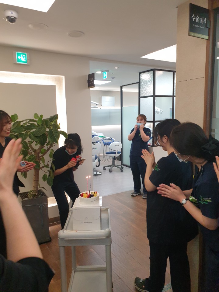 라임나무치과 가족들의 생일파티! 관련 이미지 3