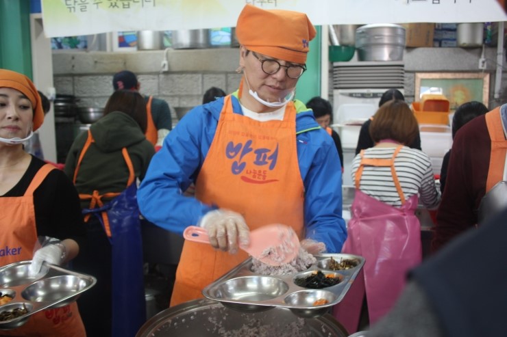 라임나무 가족들의 밥퍼 봉사 후기를 공개합니다. 관련 이미지 27