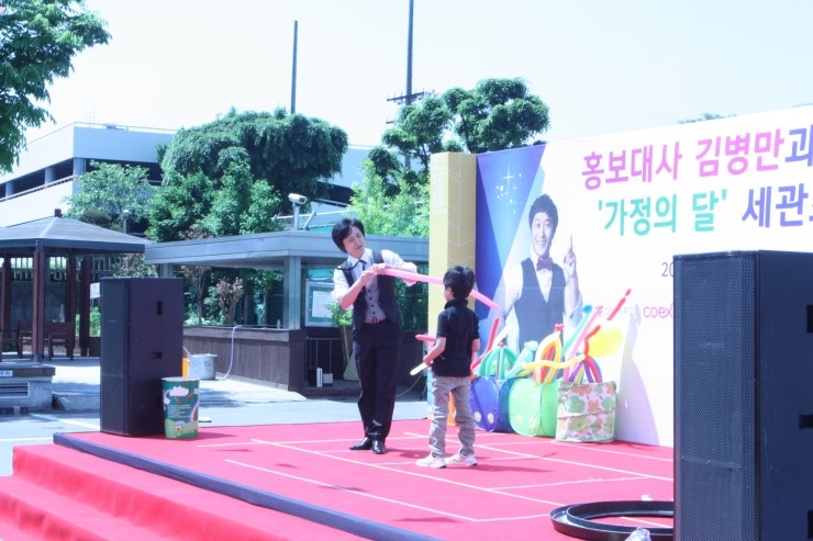 [명동치과 라임나무]정글의 법칙, 김병만과 함께한 가정의 달 맞이 세관초청행사 검진봉사 하고 왔어요 관련 이미지 8