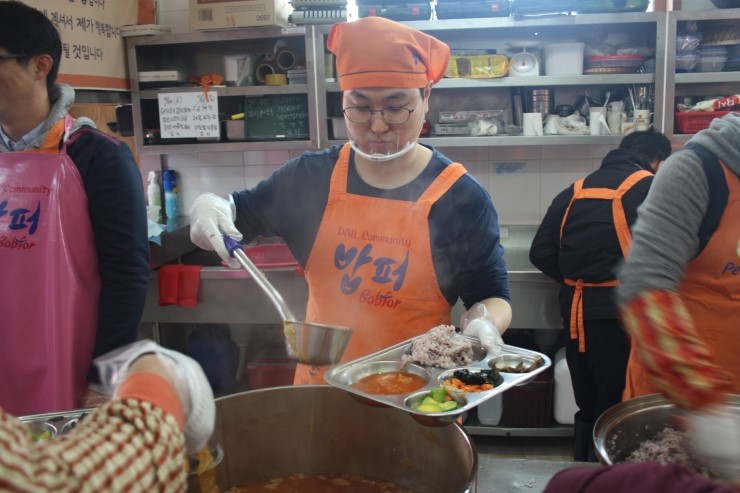라임나무 가족들의 밥퍼 봉사 후기를 공개합니다. 관련 이미지 16