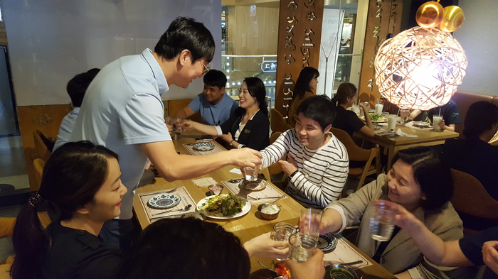 라임나무 가족들의 점심회식 그리고 추석선물 증정식 관련 이미지 2