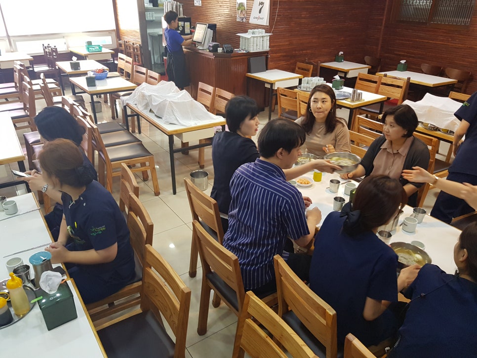 [라임나무치과 직원들의 여름나기] 명동함흥면옥 점심회식 관련 이미지 6