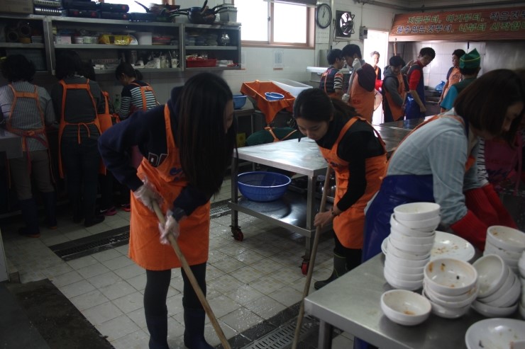 라임나무 가족들의 밥퍼 봉사 후기를 공개합니다. 관련 이미지 29