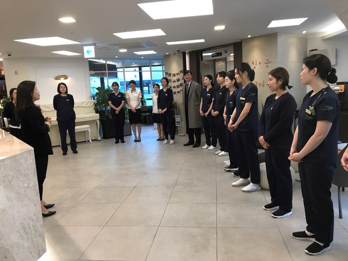 (라임나무치과병원 조회시간) 새로운 한 주의 시작, 만남과 이별의 구조 관련 이미지 4