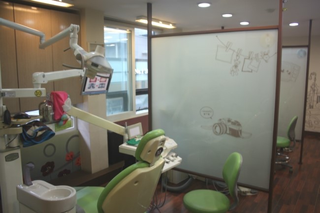임플란트, 싼 가격이면 무조건 OK? 의료진의 경력과 실력 꼭 살피세요 관련 이미지 6