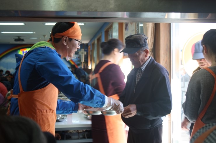 라임나무 가족들의 밥퍼 봉사 후기를 공개합니다. 관련 이미지 21