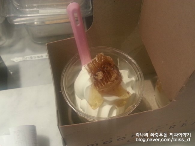 명동 롯데백화점 본점의 소프트리 허니칩(벌꿀아이스크림) 맛보기 관련 이미지 4