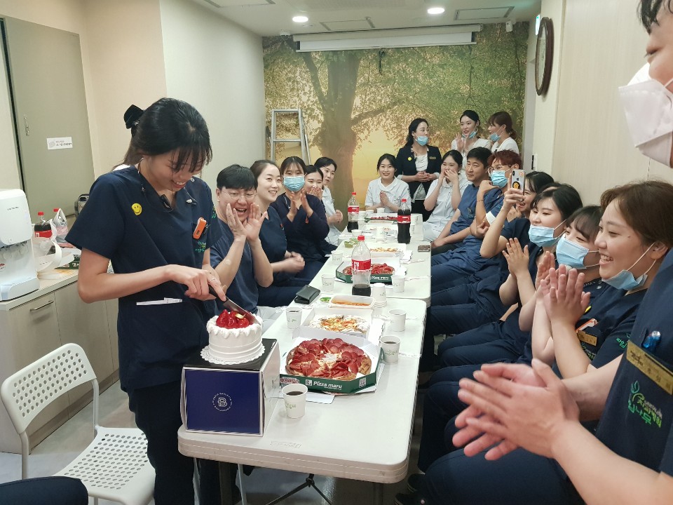 라임나무치과 가족들의 행복한 6월 맞이(feat. 생일파티) 관련 이미지 2