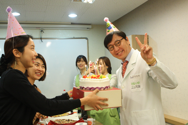 명동 라임나무치과병원 김인수 대표원장님의 생신파티 후기 관련 이미지 2