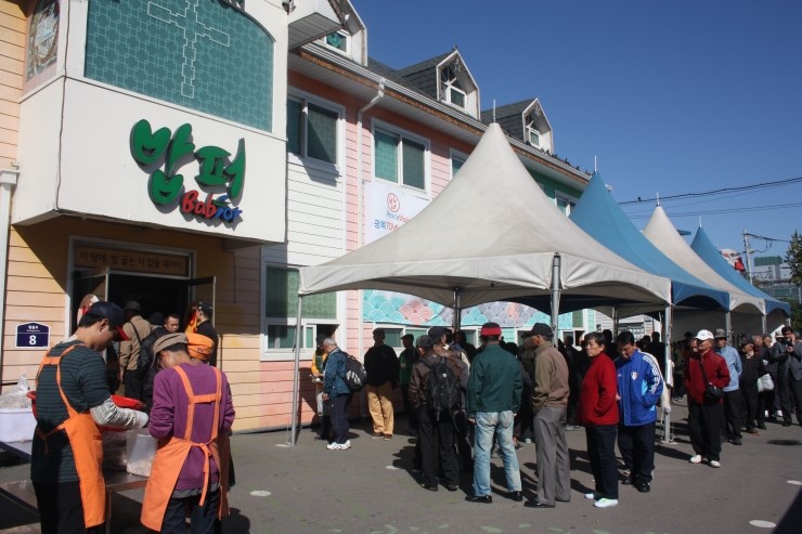 라임나무 가족들의 밥퍼 봉사 후기를 공개합니다. 관련 이미지 23