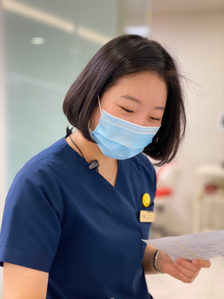 즐겁게 일하는 라임나무치과 식구들의 모습을 공개합니다. 관련 이미지 6