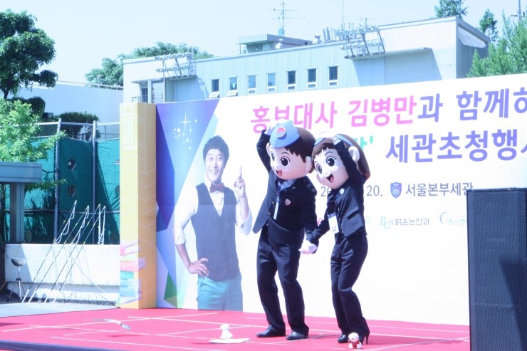 [명동치과 라임나무]정글의 법칙, 김병만과 함께한 가정의 달 맞이 세관초청행사 검진봉사 하고 왔어요 관련 이미지 6