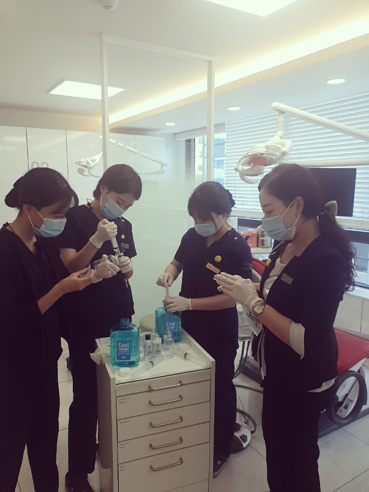 가글로 입 속 세균을 깨끗하게! 라임나무치과에서 가글액을 드려요! 관련 이미지 6