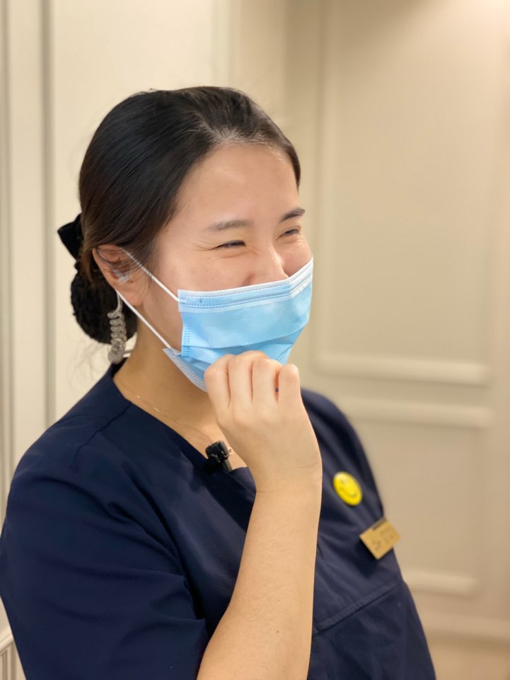 즐겁게 일하는 라임나무치과 식구들의 모습을 공개합니다. 관련 이미지 7