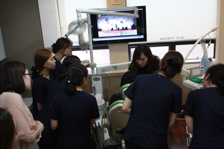 라임나무치과에서 캐드캠 사용법 교육이 열렸어요 관련 이미지 2