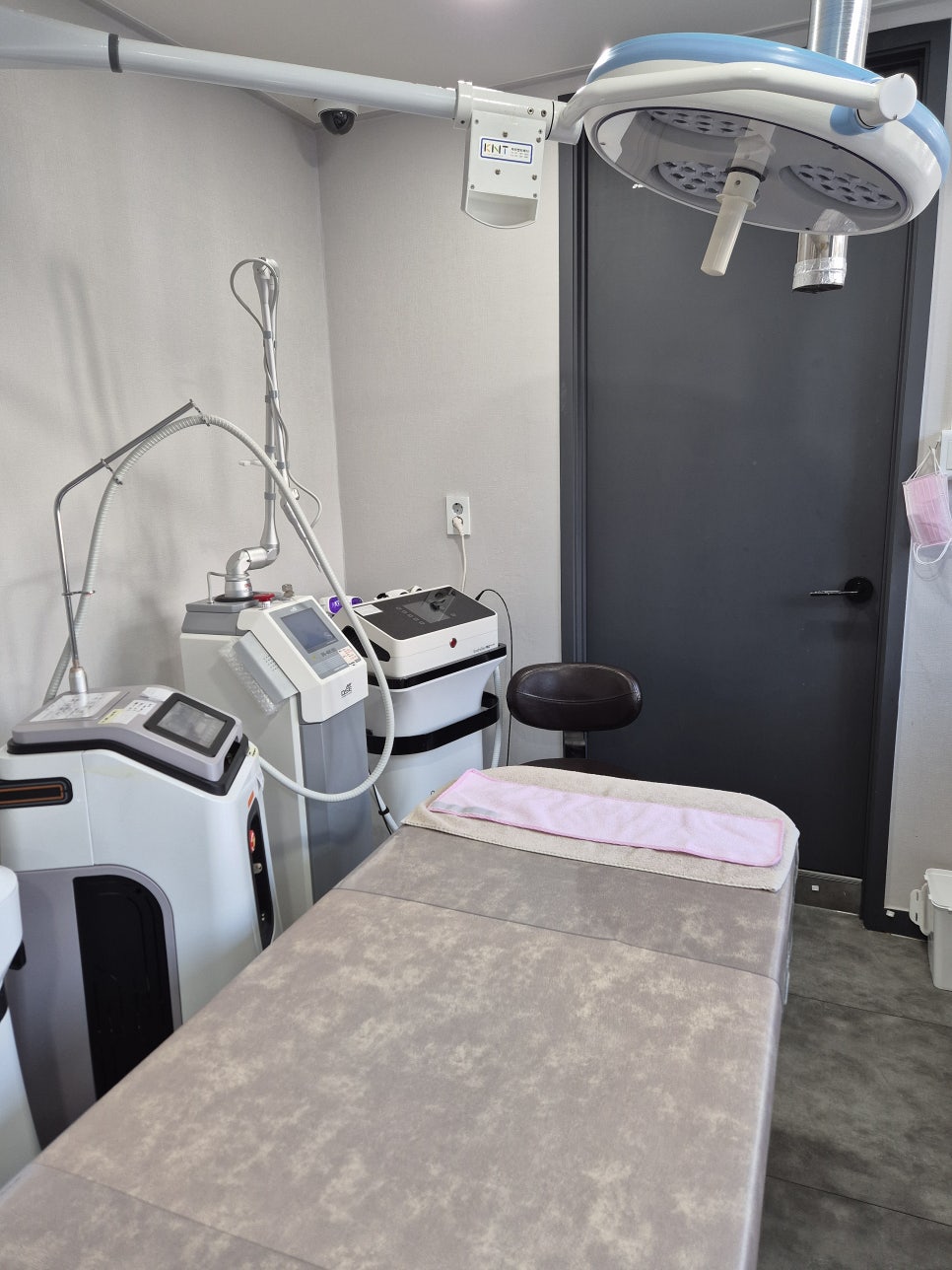 Shinnonhyeon Dermatology for Adult Acne in Men: Four Types of Male Acne and Treatment Approaches by Skin Condition image 10