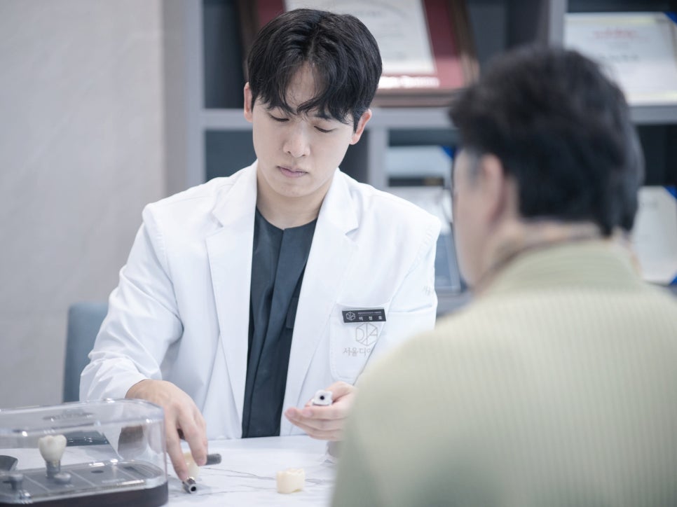 마곡동치과_ "오늘 뽑고 심는 임플란트, 정말 괜찮을까?" [ 2. 당일 임플란트 장점 단점 ] 관련 이미지 9