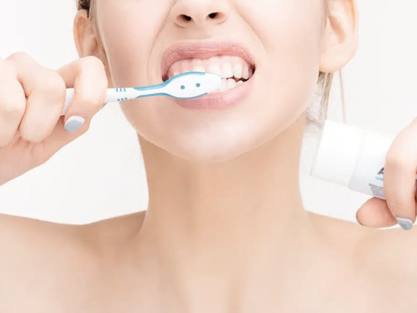 마곡동치과_&ldquo;양치했는데 왜?&rdquo; 숨은 이유 공개! [ 2. 임플란트 주위염 원인 ] 관련 이미지 2