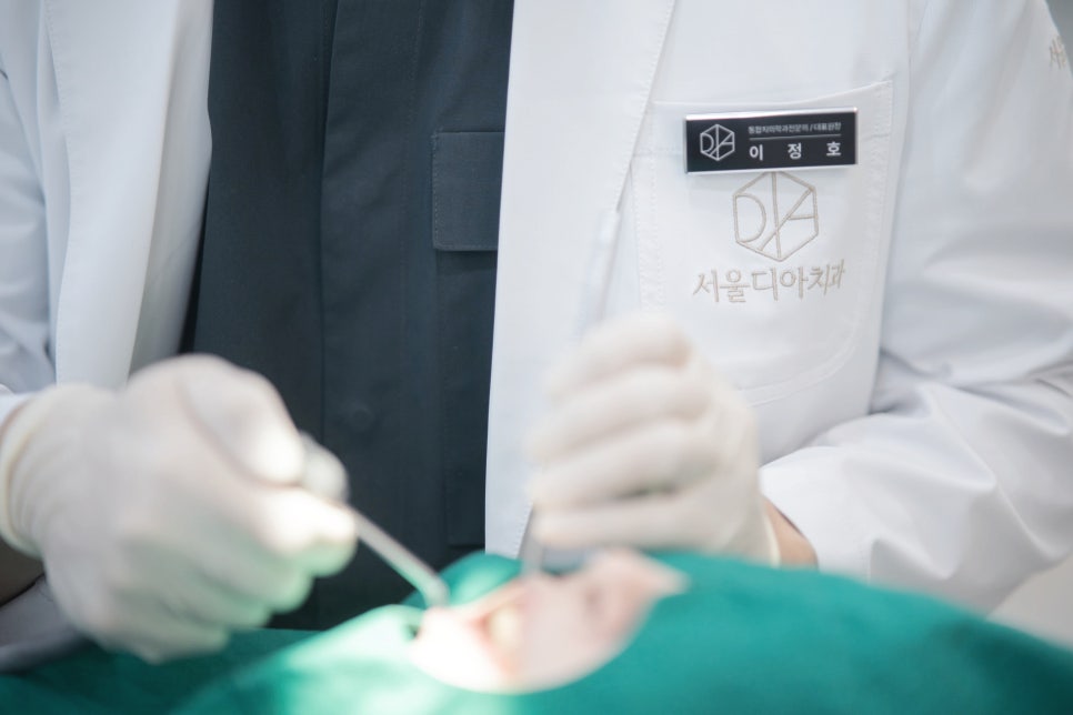 마곡동치과_&ldquo;이빨 뿌리 끝 염증, 이렇게 해결합니다!&rdquo; [2. 치근단절제술 과정] 관련 이미지 1