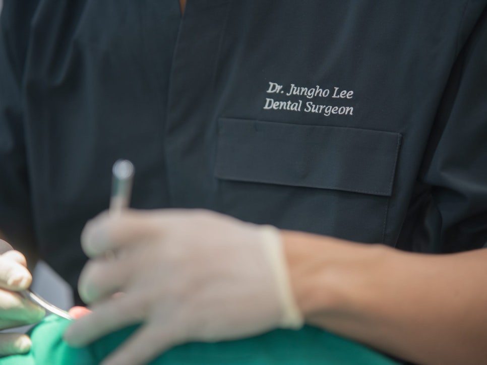 마곡동치과_&ldquo;그냥 두면 괜찮을 줄 알았죠?&rdquo; [3. 치근단절제술 미루면 생기는 문제] 관련 이미지 6