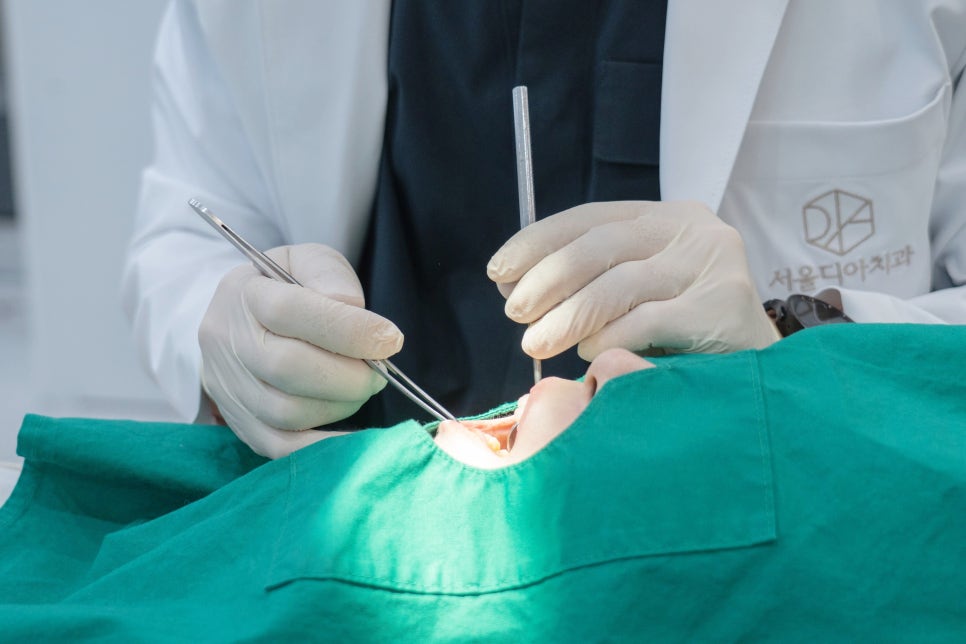 안녕하세요. [ 서울디아치과 이정호 대표원장 ] 입니다. 관련 이미지 4