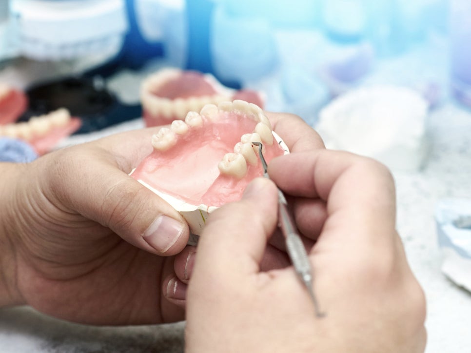 마곡역치과_&ldquo;조금만 신경 쓰면 10년은 거뜬해요!&rdquo; [ 5. 틀니 관리법 ] 관련 이미지 5