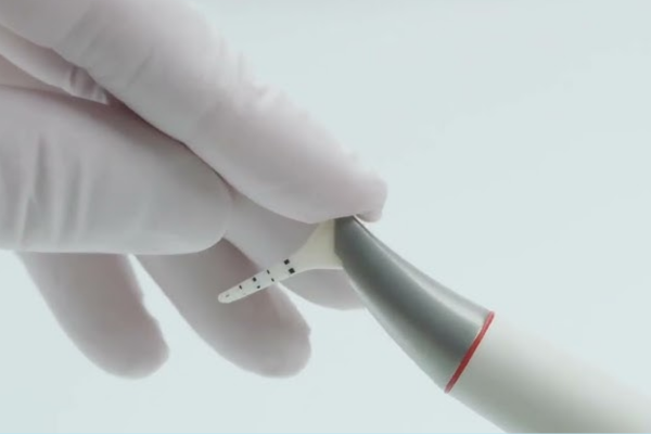 마곡치과_"긁지 말고, 부드럽게 관리!" [ 2. 임플란트 전용 에어플로우 스케일링 ] 관련 이미지 4