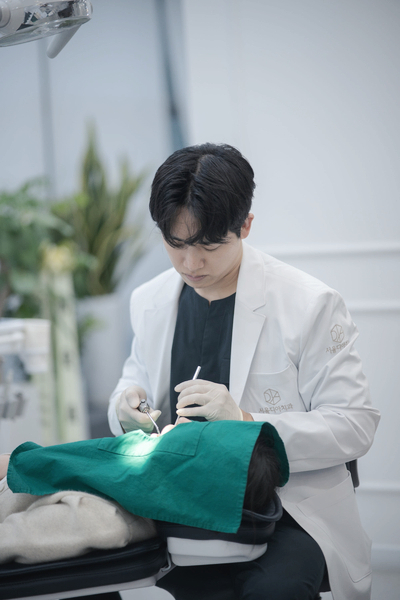 마곡동치과_&ldquo;이빨 뿌리 끝 염증, 이렇게 해결합니다!&rdquo; [2. 치근단절제술 과정] 관련 이미지 7