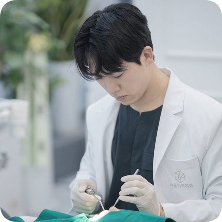 Maggok Dental Clinic_6. Full-Mouth Implant Recovery Period: Precautions and Management Tips image 6