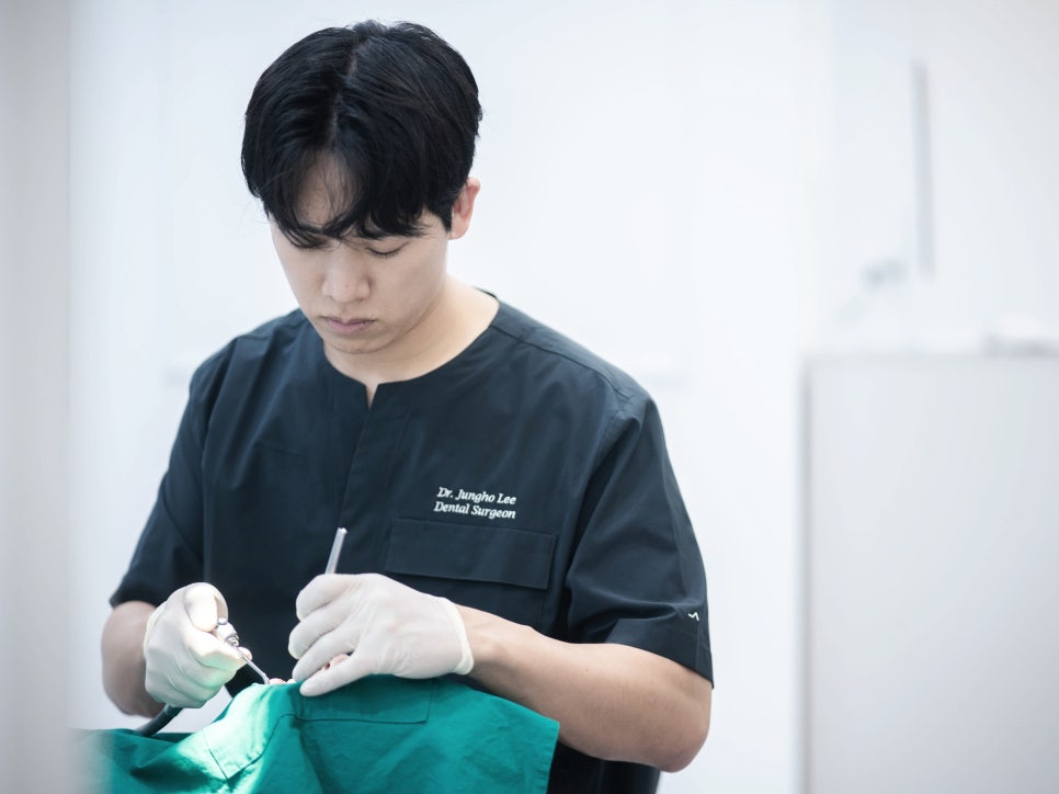 마곡역치과_6. 중장년기(50~60대) 구강 변화와 치아 상실 예방 관리법 관련 이미지 8