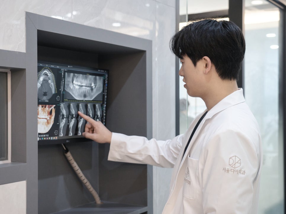 마곡동치과_ &ldquo;안전한 준비, 깔끔한 진행!&rdquo; [ 4. 당일 임플란트 수술 과정 ] 관련 이미지 1