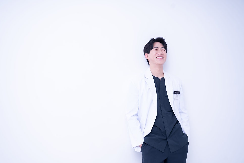 안녕하세요. [ 서울디아치과 이정호 대표원장 ] 입니다. 관련 이미지 1